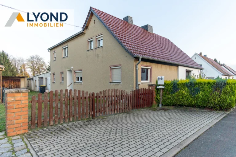 Einfamilienhaus mit großem Grundstück in sehr ruhiger Lage