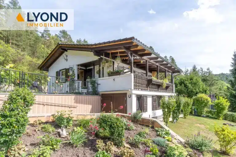 Charmantes Wochenendhaus in Kleinbreitenbach – idyllische Höhenlage mit unverbautem Ausblick und liebevoll angelegtem Garten