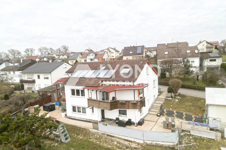 Dieses wunderschönes Einfamilienhaus mit einer Einliegerwohnung sucht Sie als neuen Eigentümer!