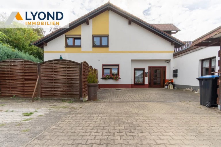 Gepflegtes Mehrfamilienhaus in Lucka inkl. 1.100 m² Baugrundstück.