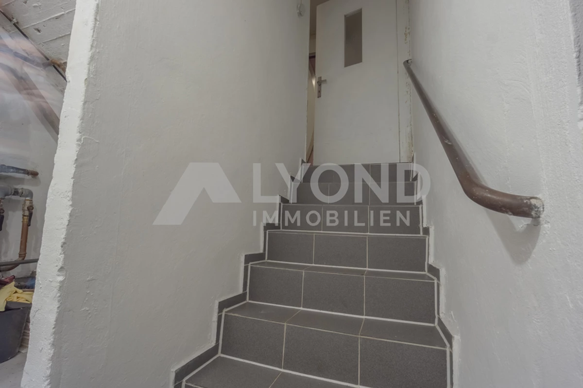 Kellertreppe und Kellereingang