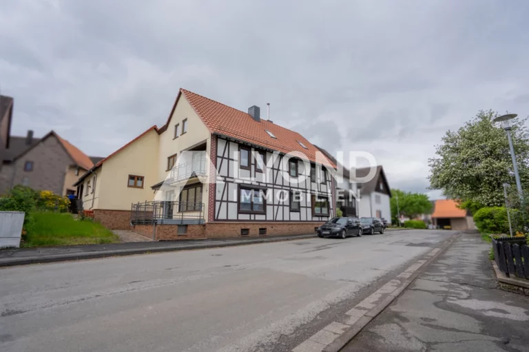 NEUER PREIS: Charmantes EFH mit 239 m², Garten & 2 Garagen – ideal für Großfamilien!