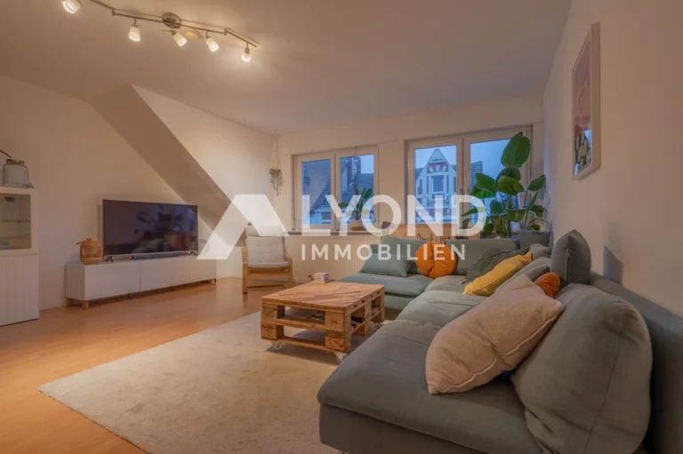 Geräumige Dachgeschosswohnung mit Sonnenbalkon im Herzen von Hamm!