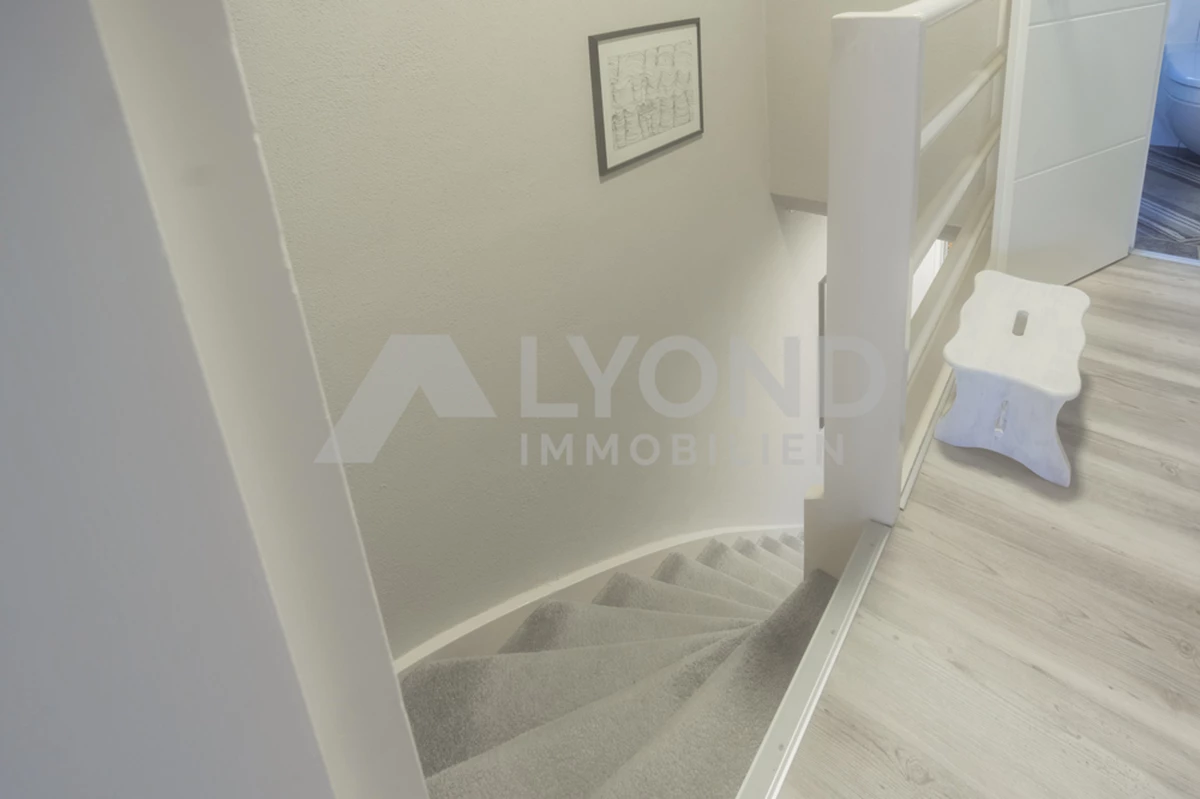 Gut begehbare Treppe vom Erdgeschoss zum Obergeschoss