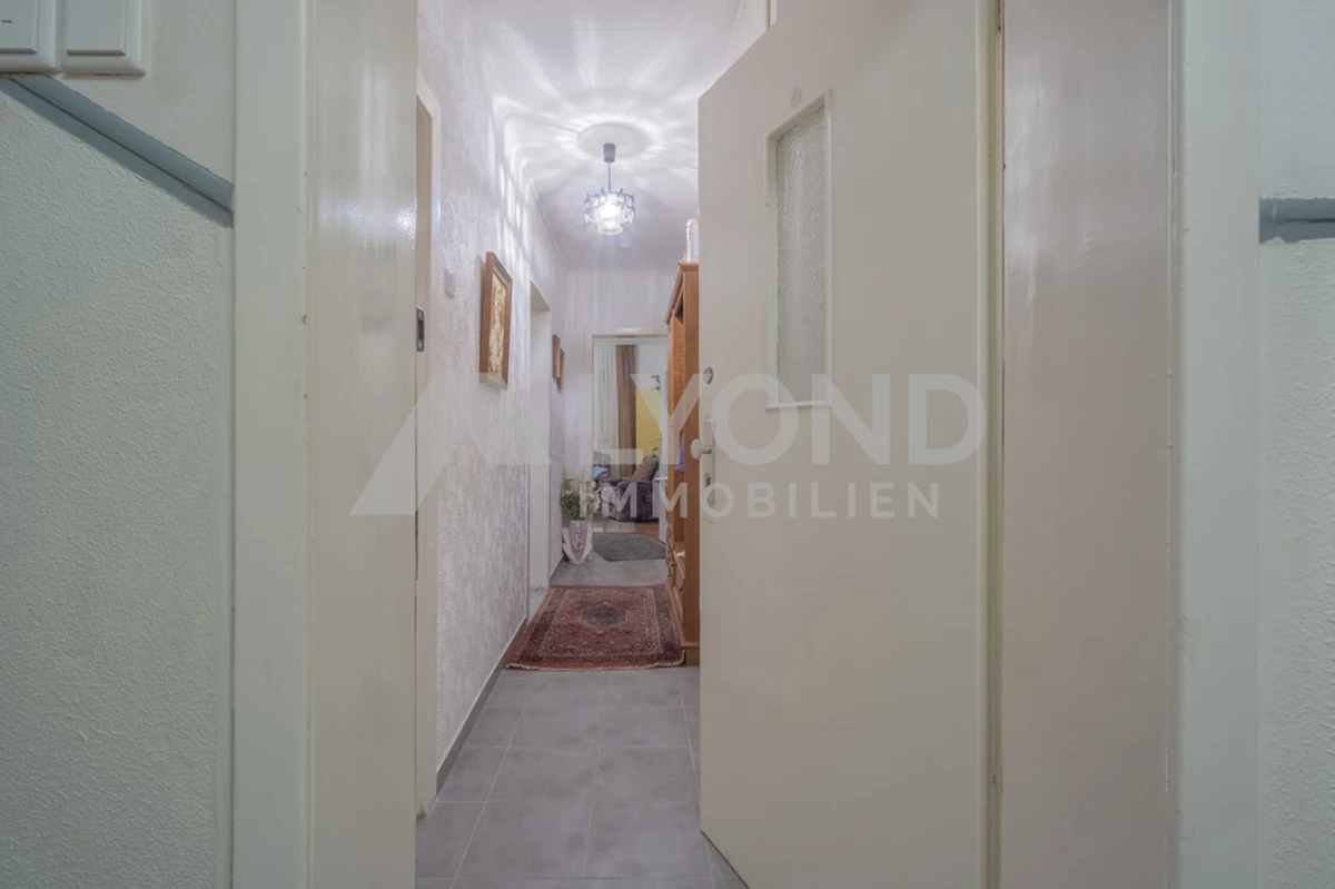 Blick von Eingang zur FLUR