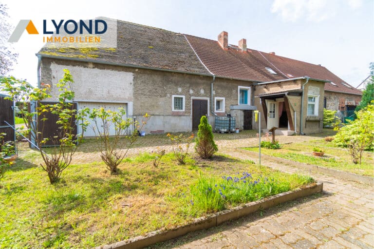 Bauernhaus mit Sanierungsbedarf, Tierhaltungsmöglichkeiten und Charme in Calbe (Saale) / Gottesgnaden!