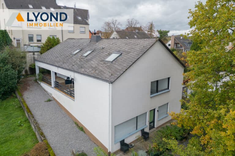 Dieses Einfamilienhaus mit Einliegerwohnung sucht Sie als neuen Eigentümer!
