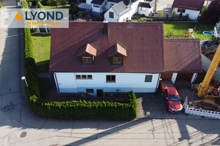 Dieses Zweifamilienhaus sucht Sie als neuen Eigentümer!