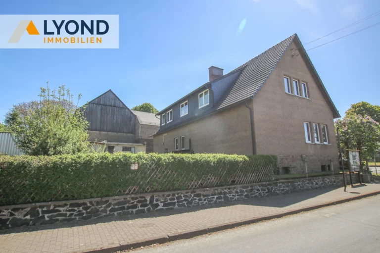 Vielseitiges Wohn- und Geschäftshaus mit großzügigem Grundstück in idyllischer Lage von Drognitz