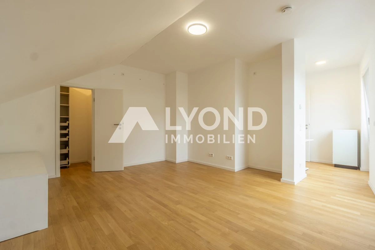 Schlafzimmer mit Ankleidezimmer