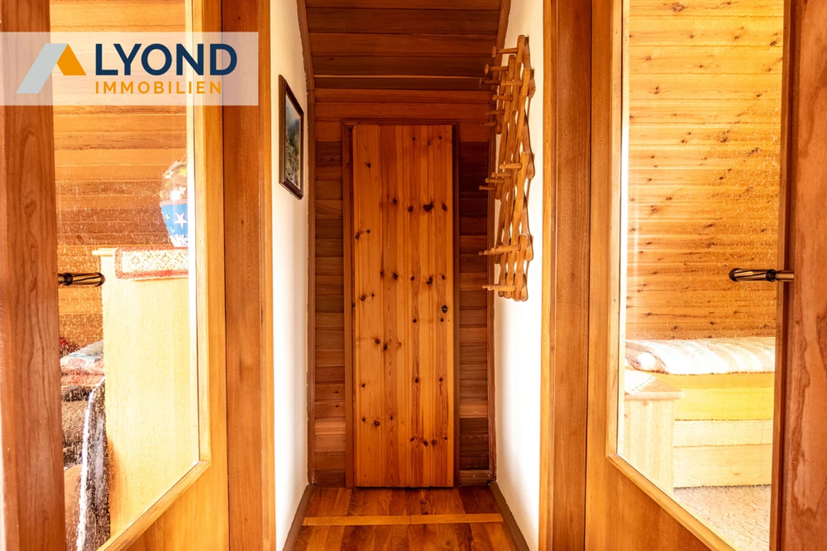 Zugang zu Zimmern im OG