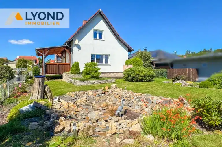 Einfamilienhaus am Waldrand mit großem parkähnlichem Grundstück!