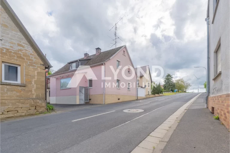 Charmantes Einfamilienhaus mit großem Potenzial in zentraler Lage von Werneck / Vasbühl