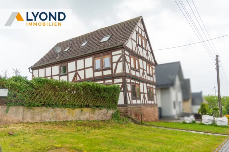 Historisches Mehrfamilienhaus mit Potenzial in ruhiger Lage von Bischhagen!