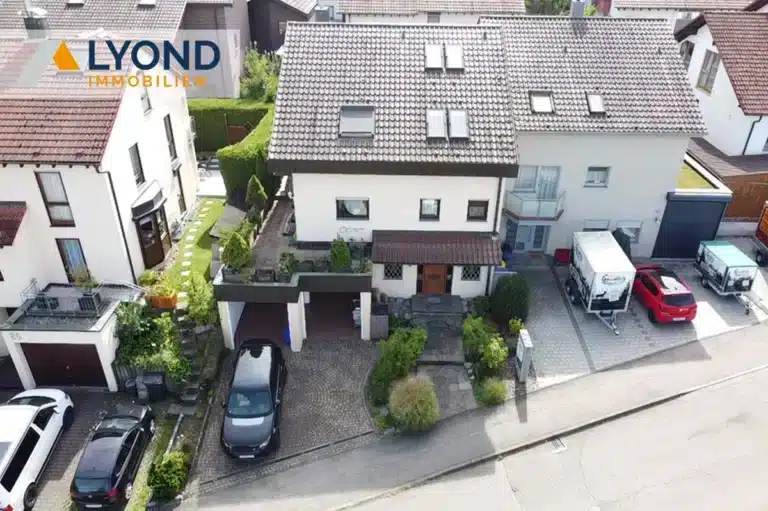 Dieses schöne Einfamilienhaus mit Wellnessbereich sucht Sie als neuen Eigentümer!