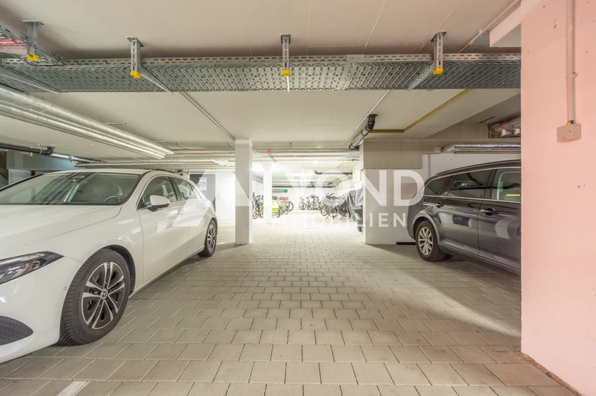 Tiefgaragenstellplatz mir Fahrradraum