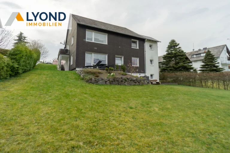 **Reduziert!! Solides Wohnensemble mit drei Einheiten, Garagen und liebevoll angelegtem Garten