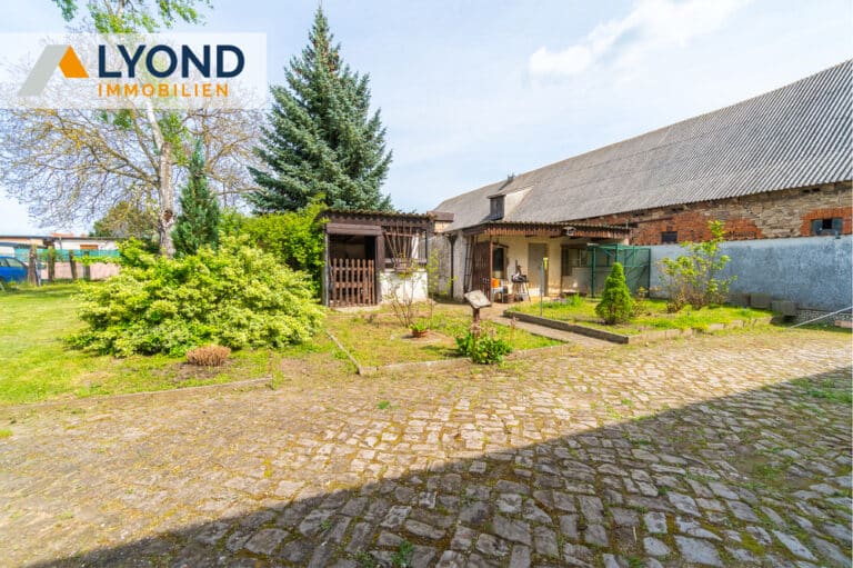 Bauernhaus mit Sanierungsbedarf, Tierhaltungsmöglichkeiten und Charme in Calbe (Saale) / Gottesgnaden!