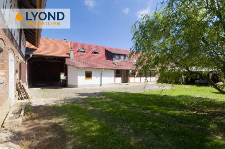 Vierseitenhof mit großen Grundstück, Scheune und Ausbaureserve zu verkaufen!