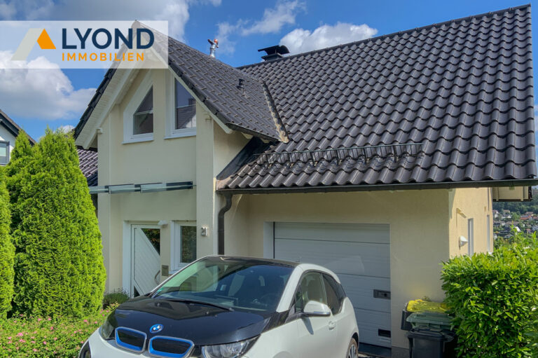 Dieses tolle Einfamilienhaus bietet einen Blick über Herscheid und sucht Sie als neuen Eigentümer!