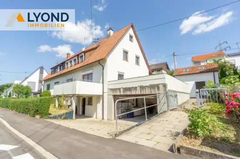 Doppelhaushälfte mit großem Garten, Potenzial & Ausbaureserve in ruhiger Lage von Sindelfingen