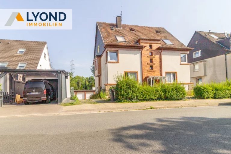 Dreifamilienhaus in ruhiger Lage mit 7 Garagen in Bochum-Wattenscheid!